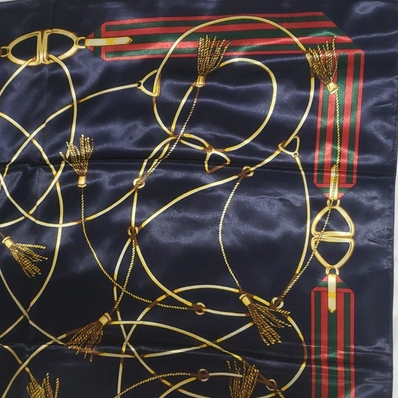 R-1305- Women's Scarf Blue Green Red Colors NWT - Picture 9 of 9